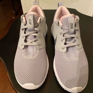 Brand New!!    Nike sneakers!!